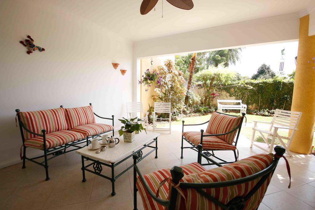 Cattleya Luxury Suites Kingston Kamer foto