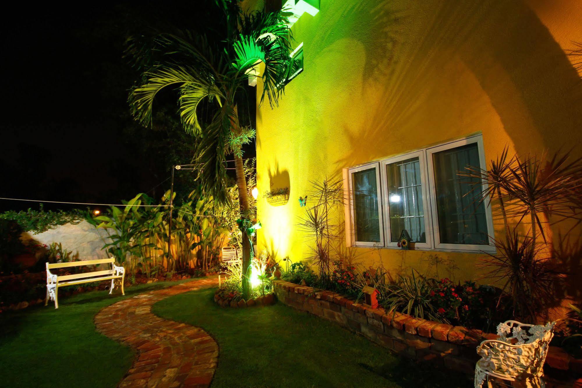 Cattleya Luxury Suites Kingston Buitenkant foto