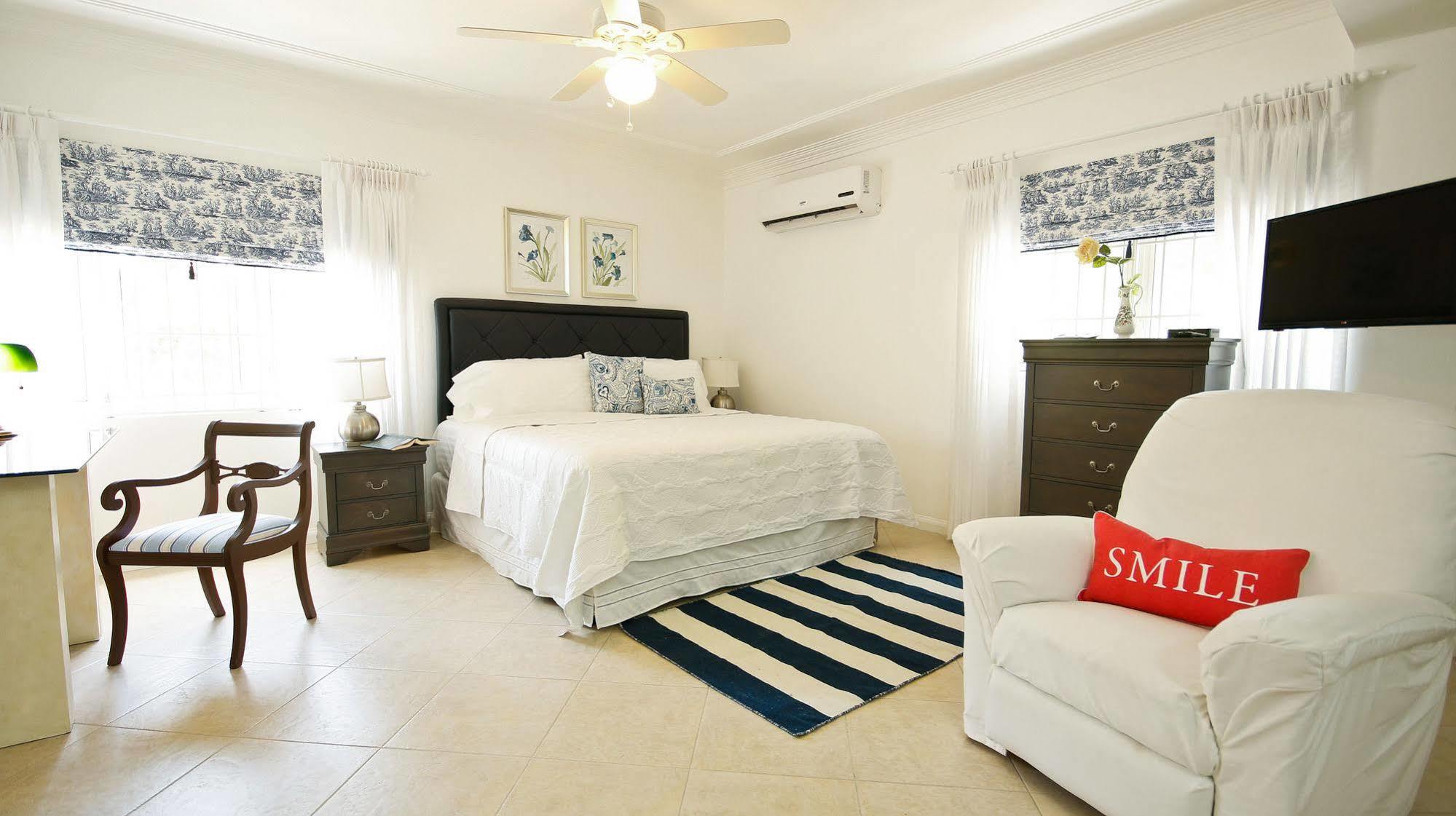 Cattleya Luxury Suites Kingston Buitenkant foto